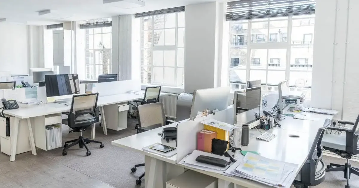 What Property Managers in Zionsville Should Know Before Ordering Blinds